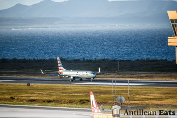 American Airlines - boeing 737 taking off from Curacao