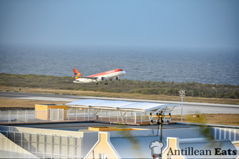 Avianca Airlines - A320 taking off from Curacao Airport