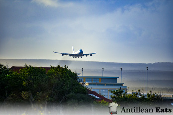 KLM - Boeing 747 approaching Curacao Airport