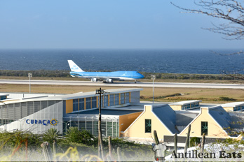 KLM - Boeing 747 landing at Curacao Airport