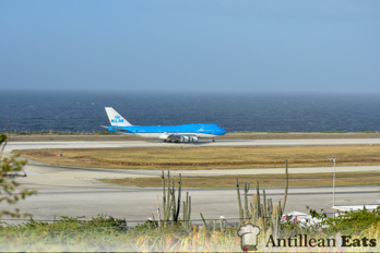 KLM - Boeing 747 landing at Curacao Airport