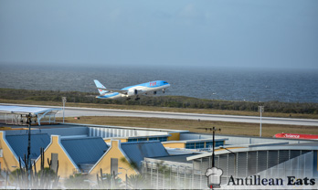 TUI Airlines - 767 taking off
